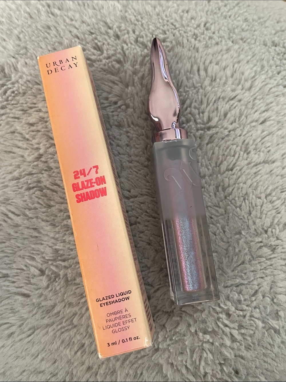 Urban Decay 24/7 Glaze-On Liquid Eyeshadow — Iridescent Silver Pink